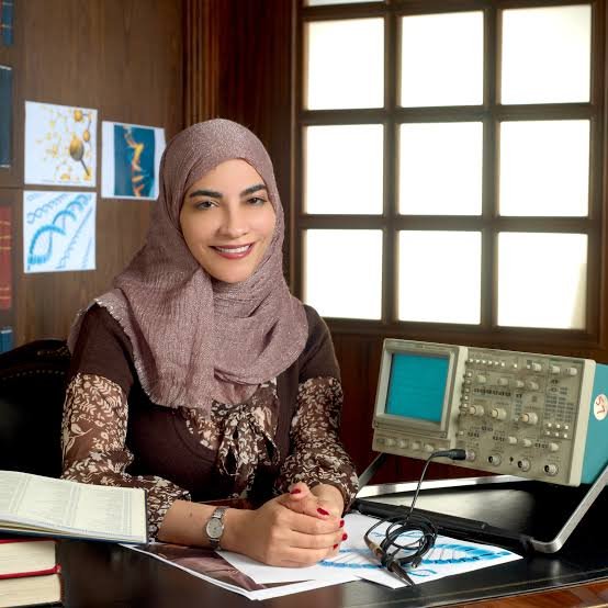 Hayat Sindi: Pioneering Saudi Biotechnologist and Advocate for Science Education